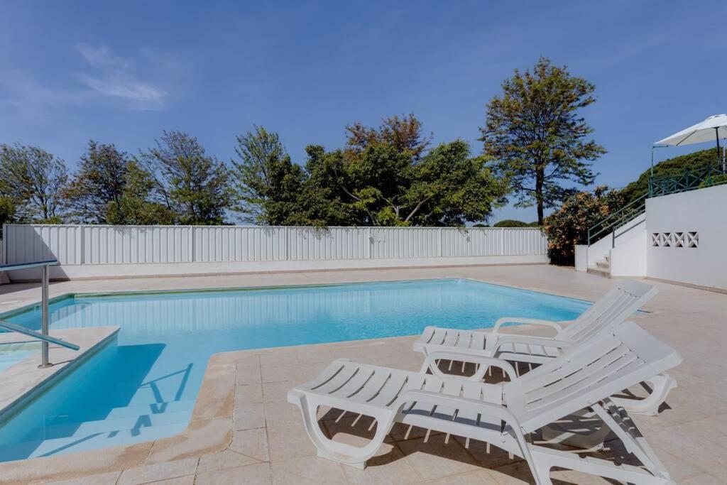 Roja Pe - Elegante T2 Com Ac Perto Do Pine Cliffs *